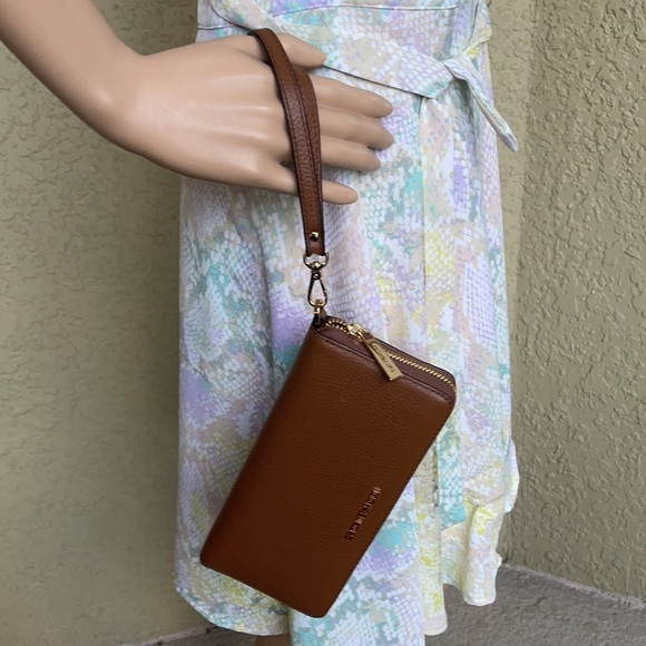 Michael Kors Jet Set Travel Large Travel CONTINENTAL Wristlet-Wallet - Picture 3 of 16